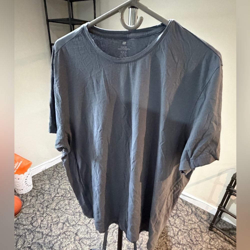 H&M Blue T-Shirt – Men’s XL – Good